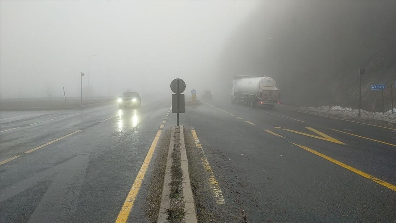 Bolu Dağı'nda Sis Ulaşımı Olumsuz Etkiliyor