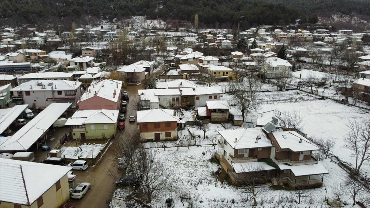 Bozdağ ve Gölcük Beyaz Gelinliğiyle İzmir’de Büyüledi