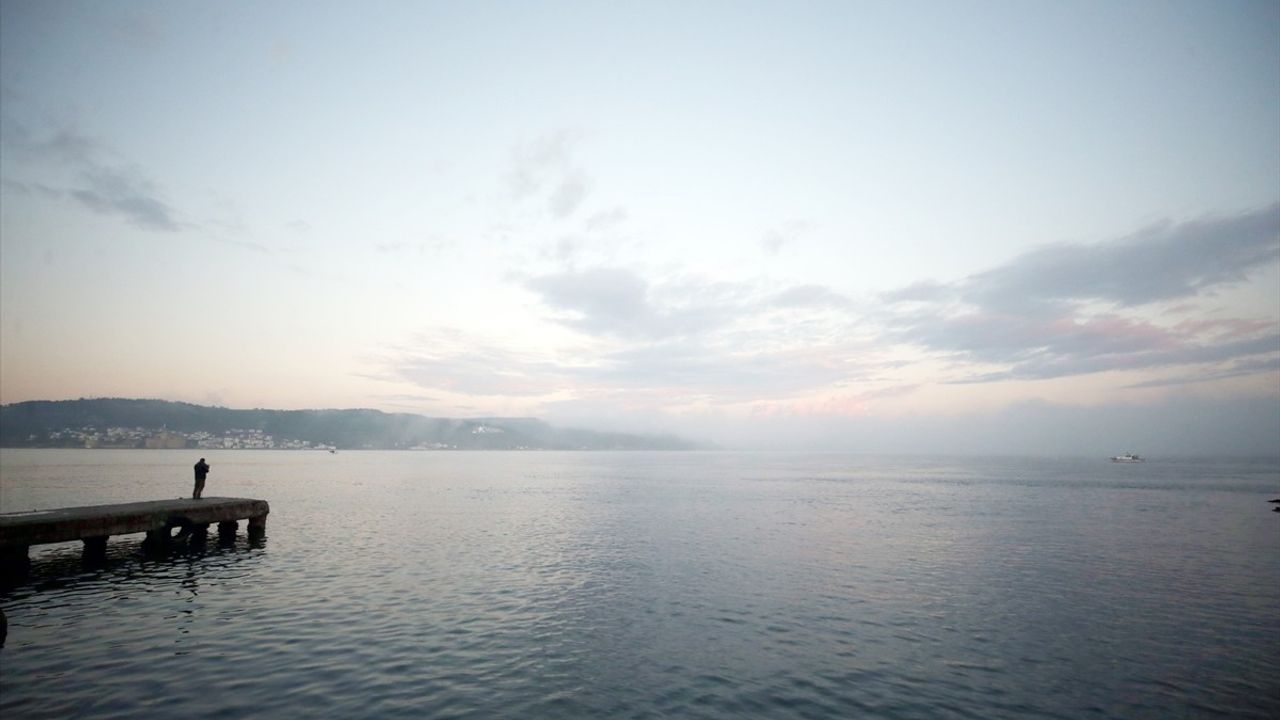 Çanakkale Boğazı Sis Nedeniyle Geçişlere Kapandı