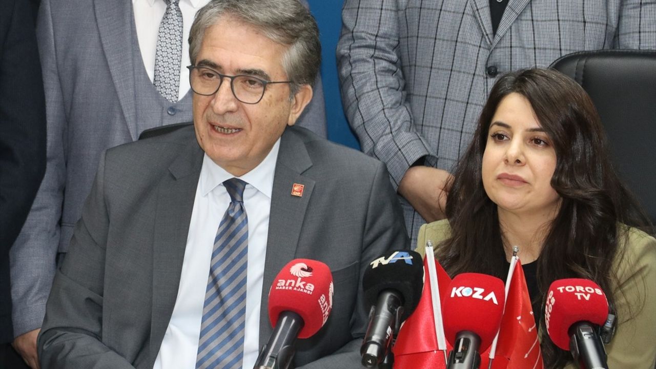 CHP Genel Başkan Yardımcıları Adana'da Basın Mensuplarıyla Buluştu