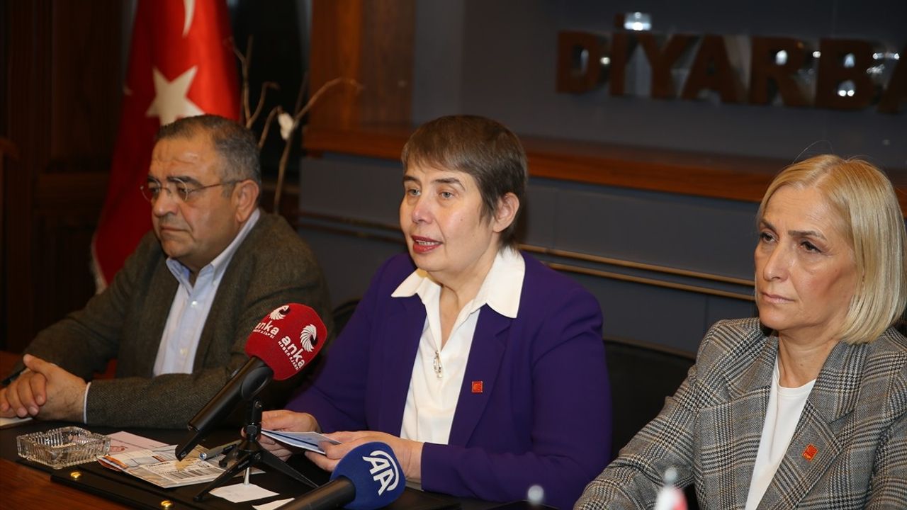 CHP Genel Başkan Yardımcısı Şahbaz, Diyarbakır'da Partililerle Buluştu