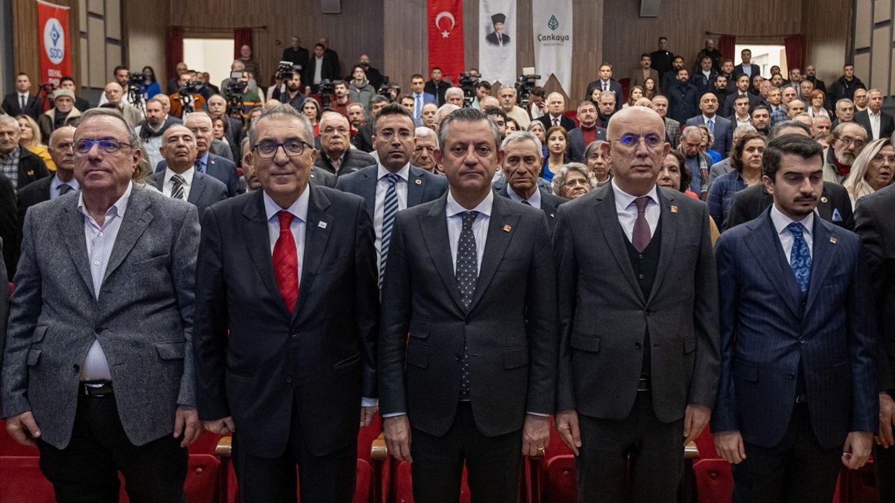 CHP Genel Başkanı Özgür Özel'den Çarpıcı Açıklamalar: 'SGK Borcu Vız Gelir Tırıs Gider'