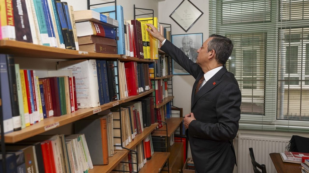 CHP Genel Başkanı Özgür Özel, Dil Derneği'ni Ziyaret Etti