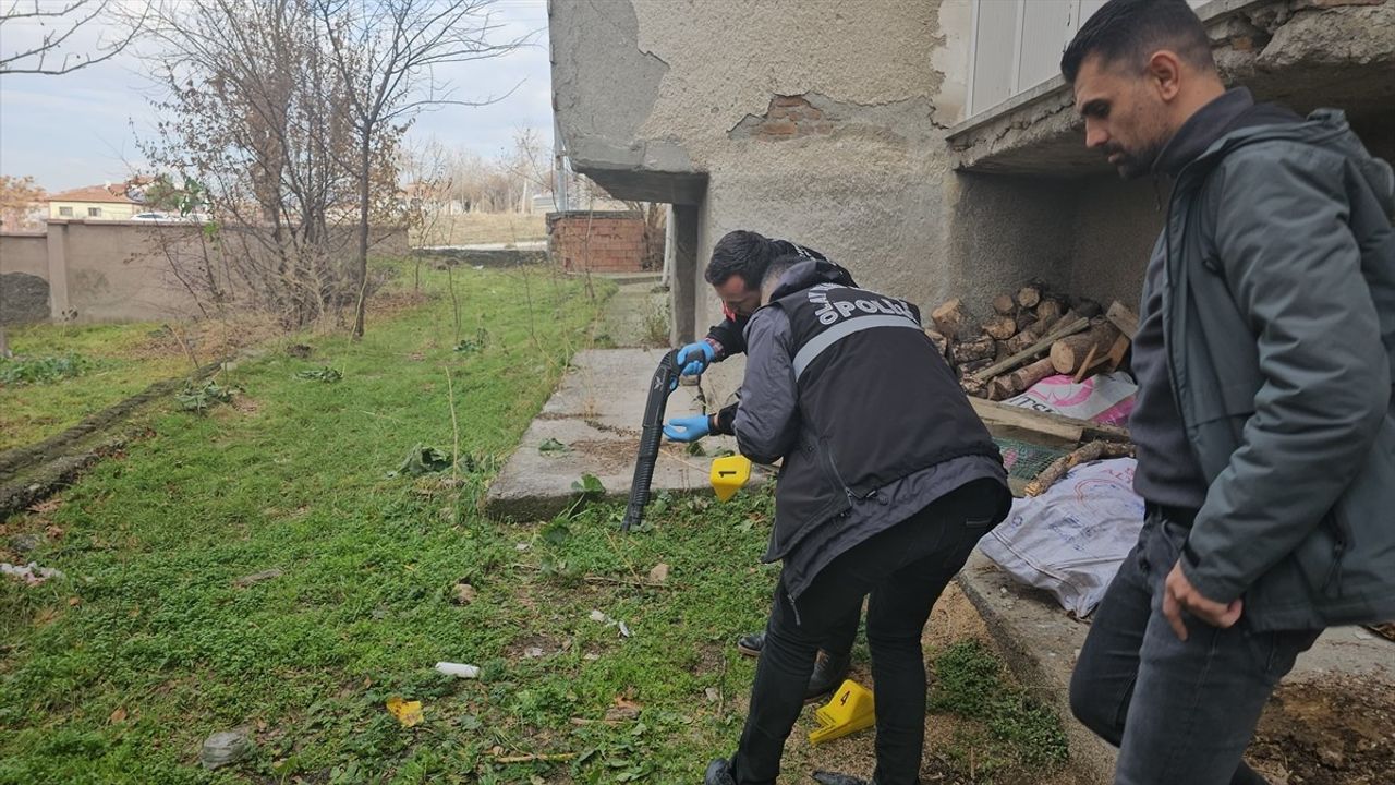 Çorum'da Silahlı Kavga: Şans Eseri Yoldan Geçen Vatandaş Yaralandı