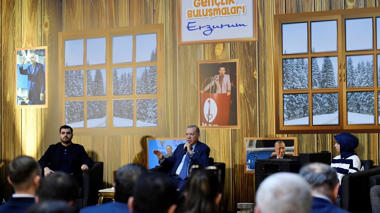 Cumhurbaşkanı Erdoğan Erzurum'da Gençlerle Buluştu: Zulme Karşı Birlik Olmalıyız