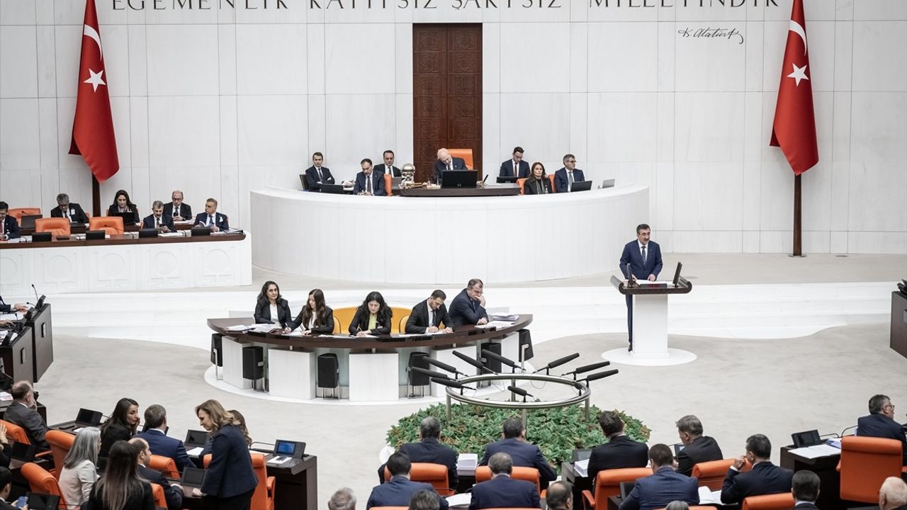Cumhurbaşkanı Yardımcısı Yılmaz, 2025 Bütçesini TBMM'de Sunarak Suriye'deki Durumu Değerlendirdi