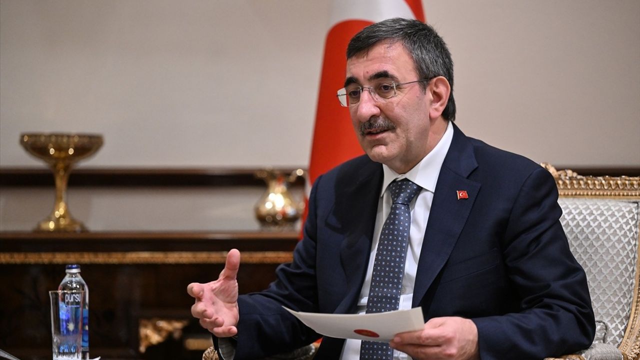 Cumhurbaşkanlığı Külliyesi'nde Önemli Görüşme: Yılmaz ve Tatar'dan Kıbrıs Meselesine Vurgu