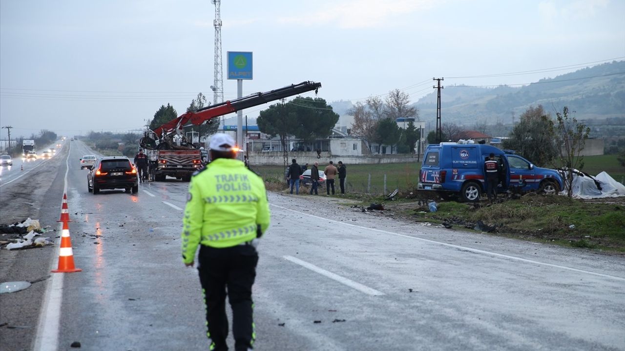 Denizli'de Trafik Kazasında Hayatını Kaybeden Aile Toprağa Verildi