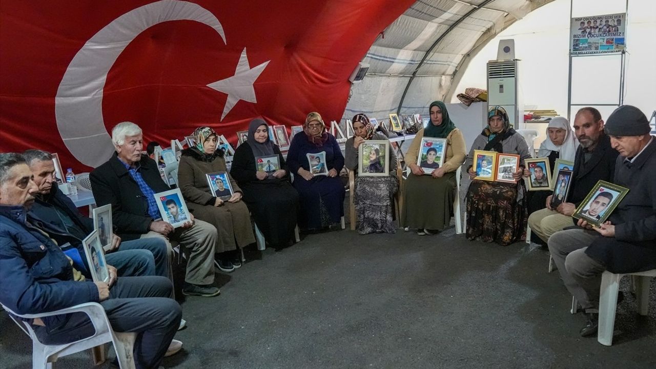 Diyarbakır Anneleri Evlatlarına Kavuşmak İçin Mücadele Ediyor