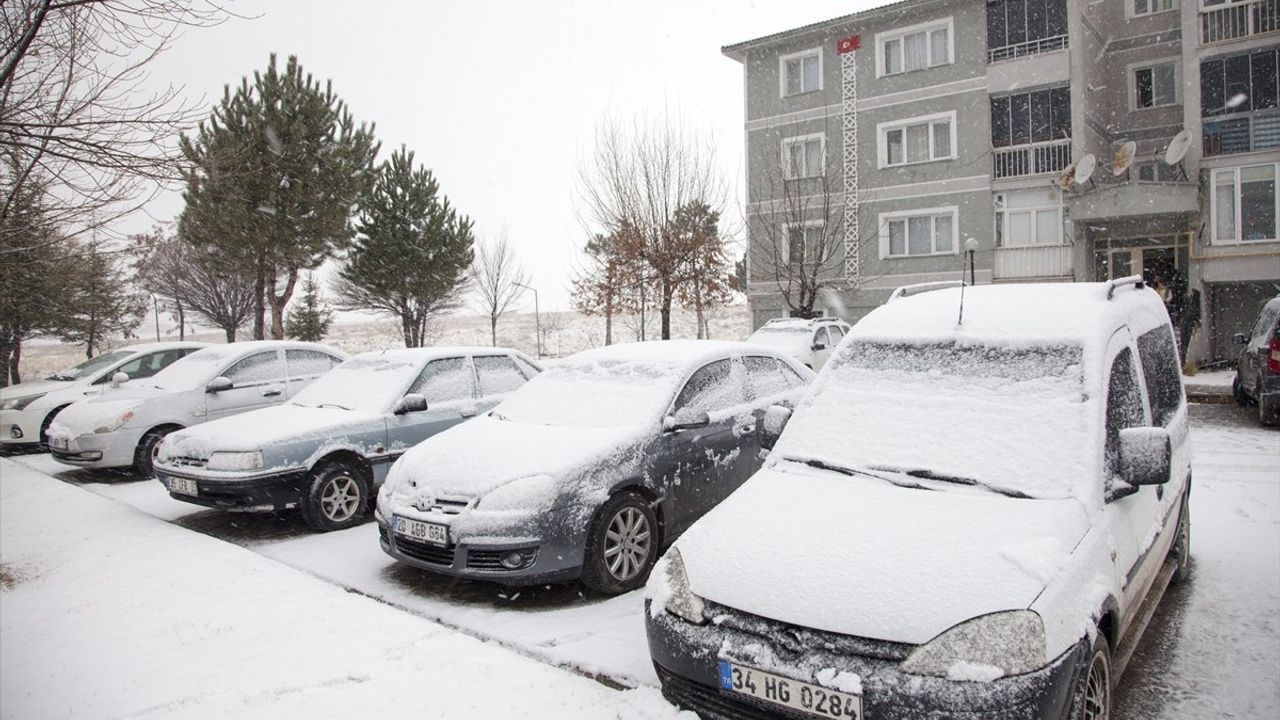 Doğu Anadolu'da Kar Yağışı Hayatı Olumsuz Etkiledi