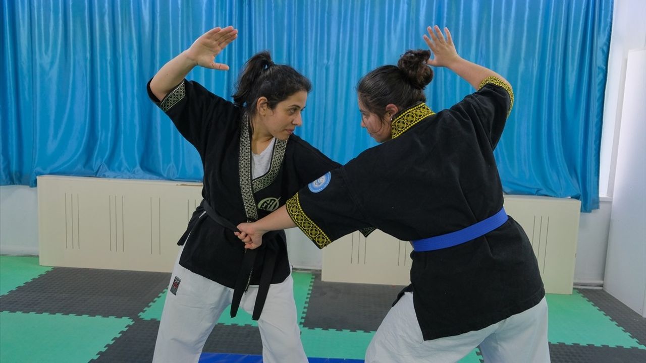 Dünya Şampiyonu İkizler, Antrenör Anneleriyle Yeni Hedeflere Yelken Açtı