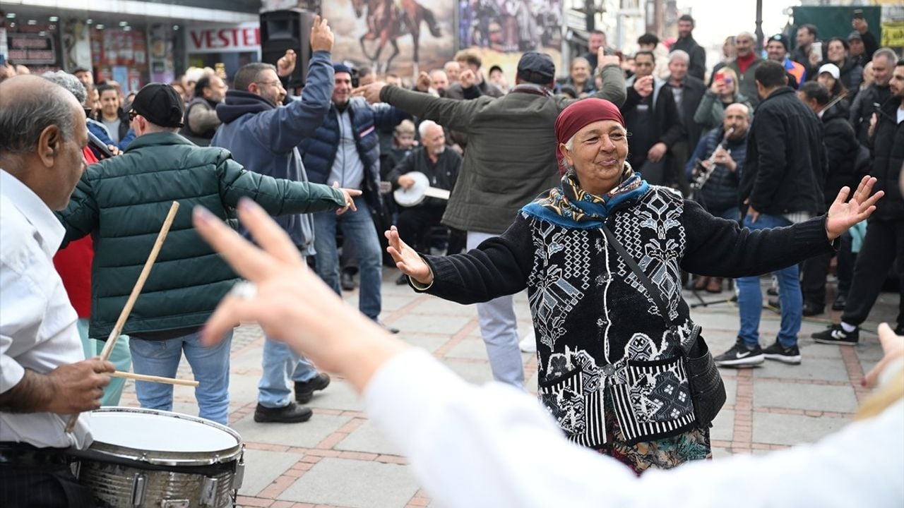 Edirne'de Açık Hava Konserine Dönüşen Klip Çekimi