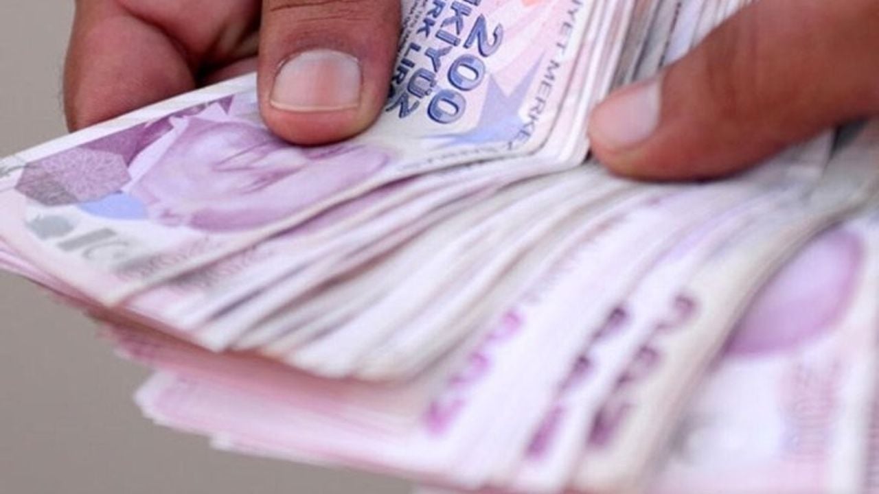 Emeklilere Yılbaşı İçin 5 Bin Lira İkramiye Müjdesi Geldi