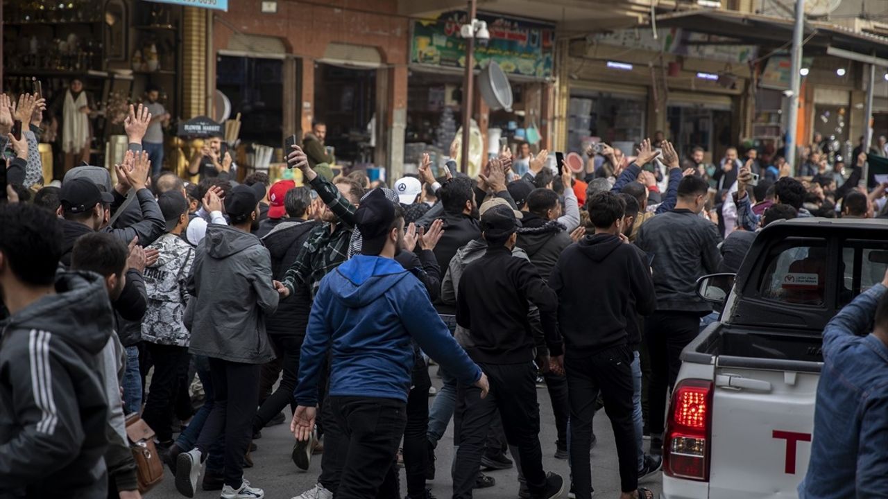 Erbil’de Suriyeliler, Esed Rejiminin Devrilmesini Coşkuyla Kutladı