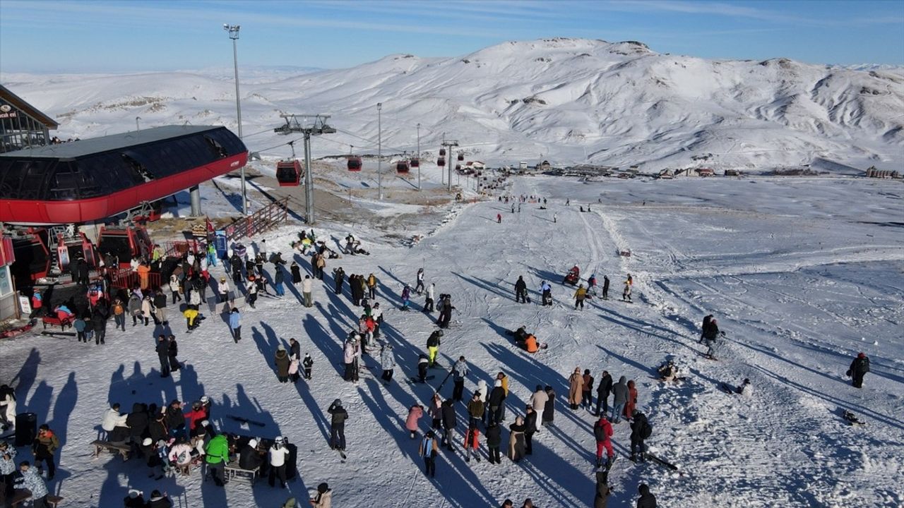 Erciyes Kayak Merkezi'nde Hafta Sonu 32 Binden Fazla Ziyaretçi