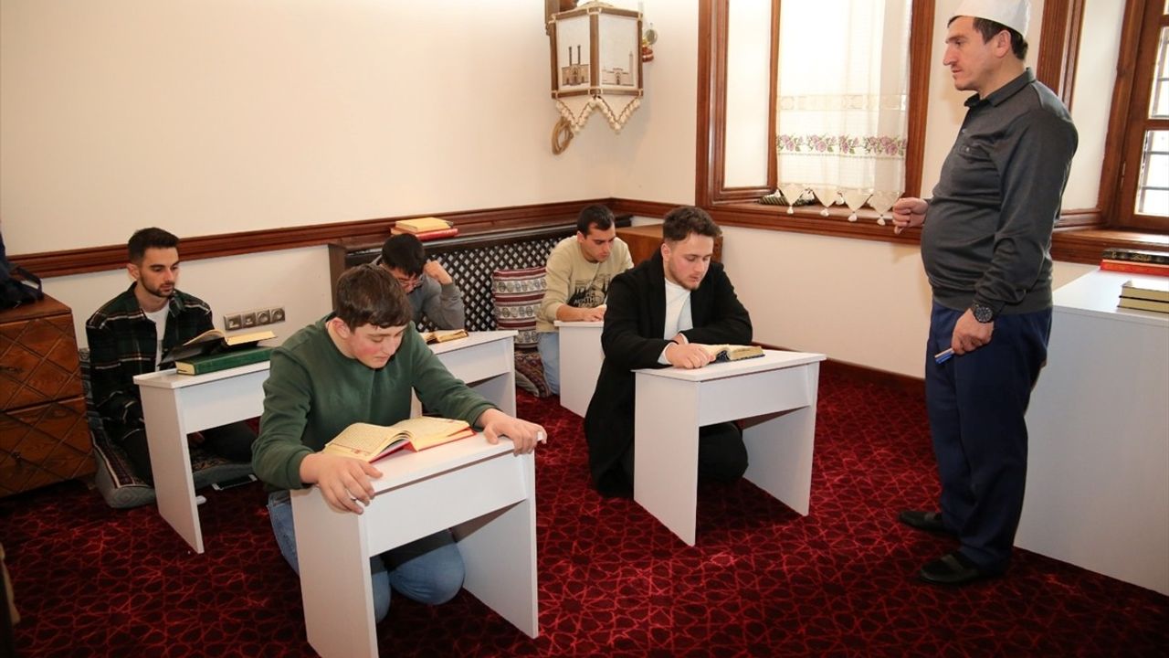 Erzurum'da 'Ebubekir Efendi Daru'l Huffaz Eğitim Merkezi' Hizmete Girdi