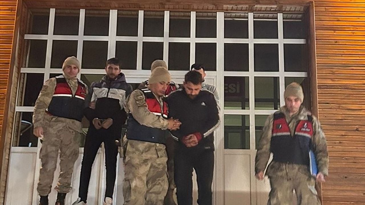 Erzurum'da İnsan Kaçakçıları Ayak İzlerinden Yakalandı, Tutuklandılar