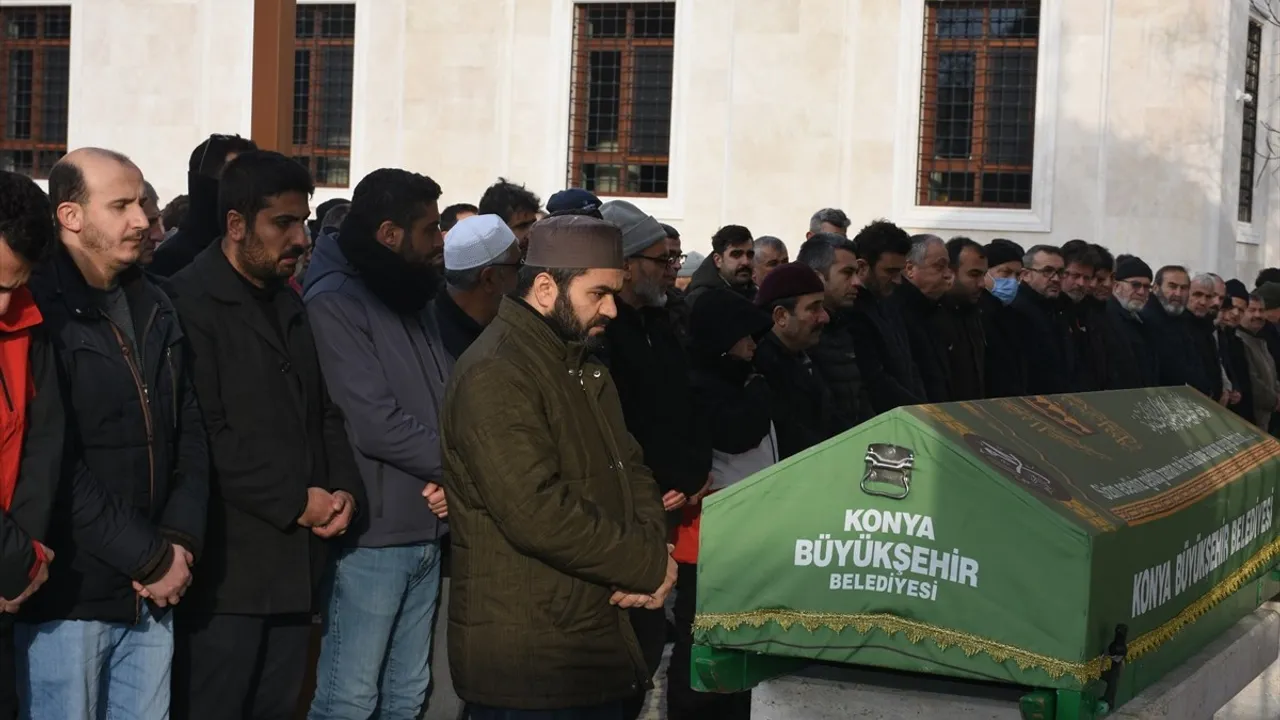 Erzurum'da Ölü Bulunan Öğretmenin Cenazesi Konya'da Defnedildi