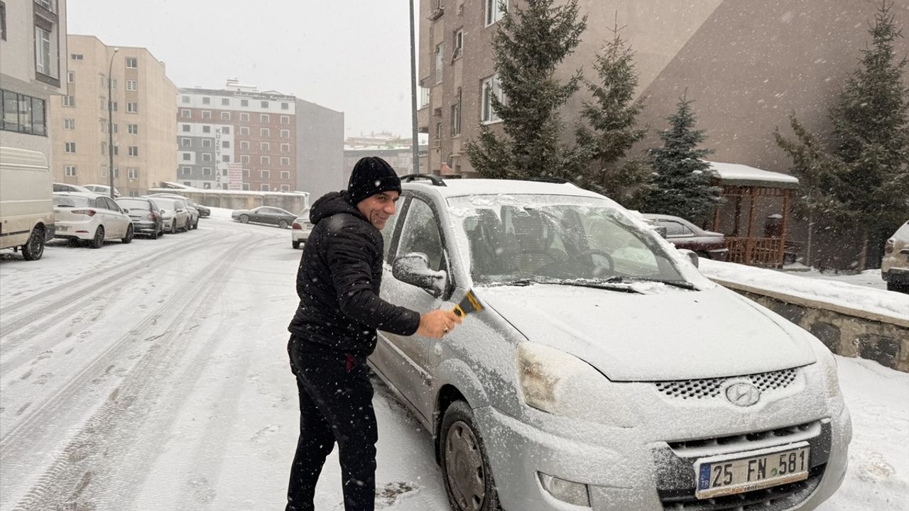 Erzurum ve Ardahan Karla Kaplandı: Sürücüler Zor Anlar Yaşadı