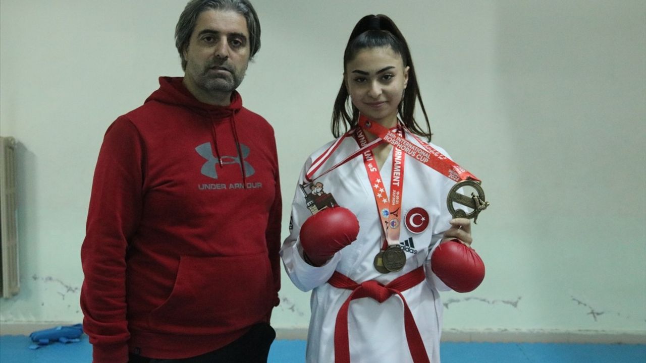 Ezel Ecrin Eren, Uluslararası Karate Turnuvası'nda Altın Madalya Kazandı