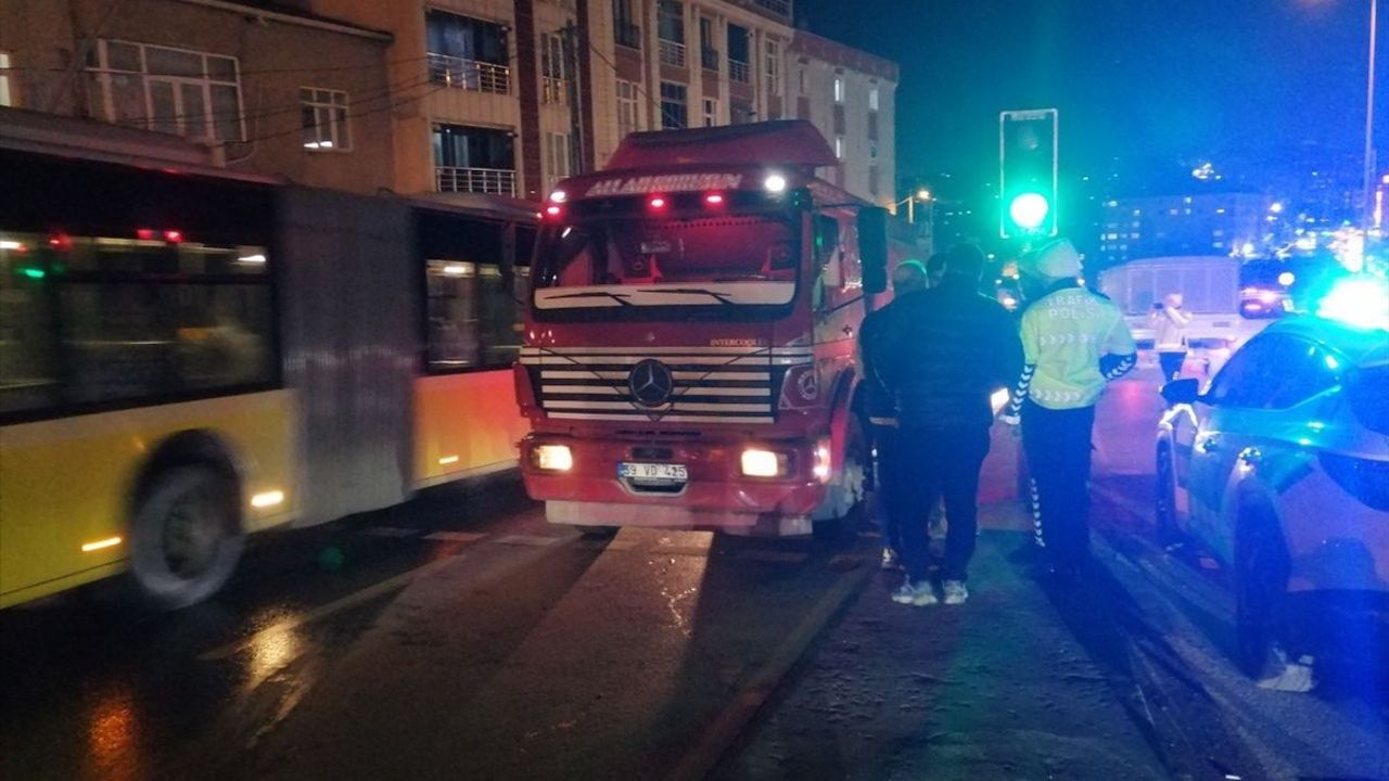 Gaziosmanpaşa'da Tankerin Çarptığı 15 Yaşındaki Çocuk Hayatını Kaybetti