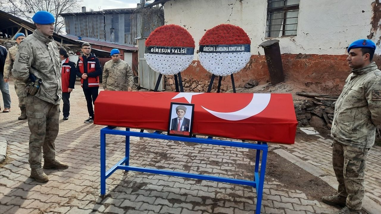 Giresun'da Kıbrıs Gazisi Salim Akkurt Son Yolculuğuna Uğurlandı