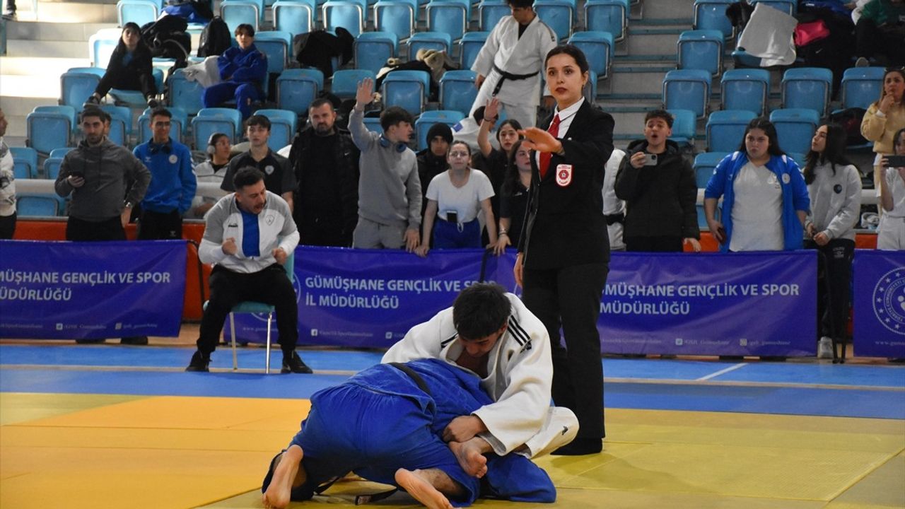 Gümüşhane'de Okul Sporları Gençler Judo Grup Müsabakaları Başladı