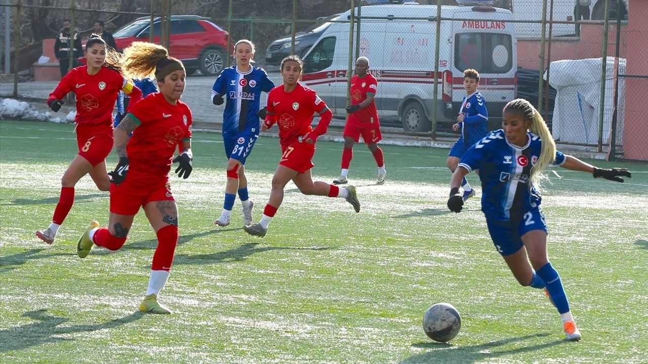 Hakkarigücü, Amed Sportif Faaliyetler'i 2-0 Geçti