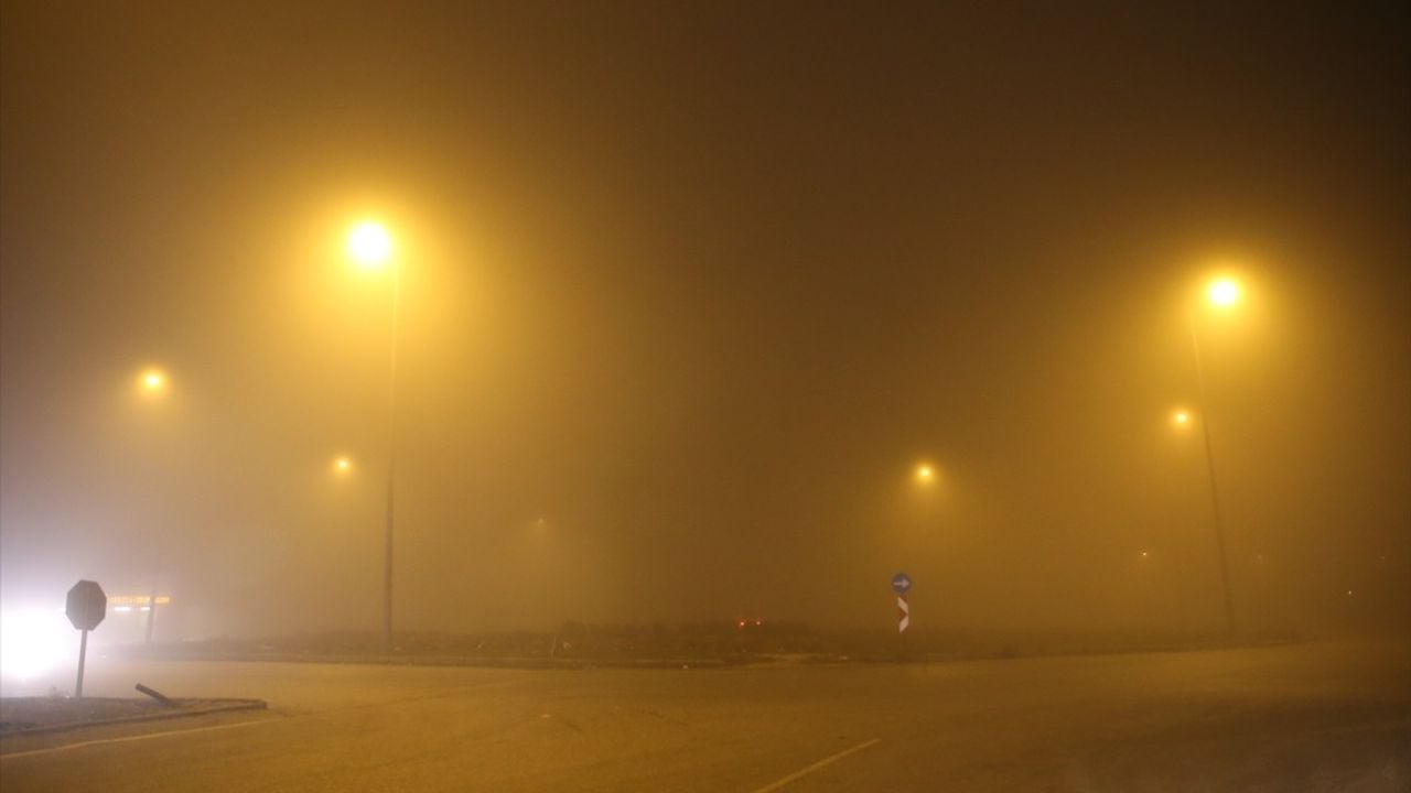 Hatay'da Gece Saatlerinde Yoğun Sis Hava Koşullarını Zorlaştırdı