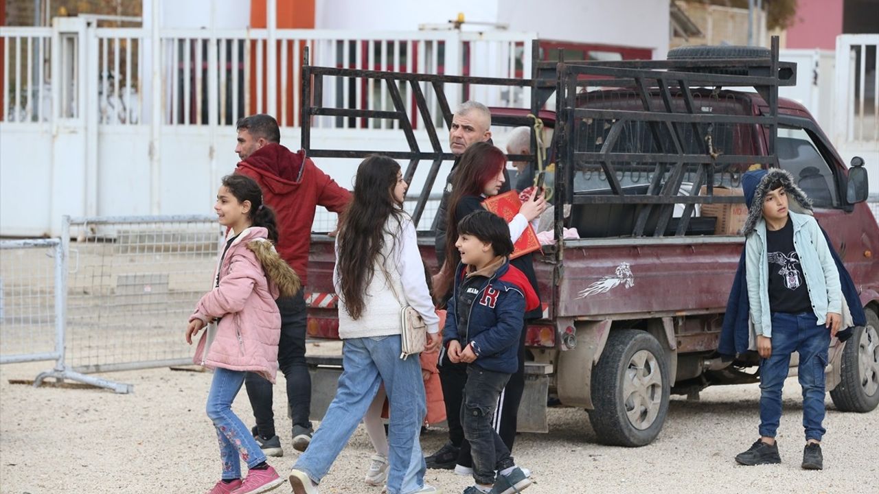 Hatay'daki Sınır Kapılarında Suriyelilerin Ülkelerine Dönüşü Devam Ediyor