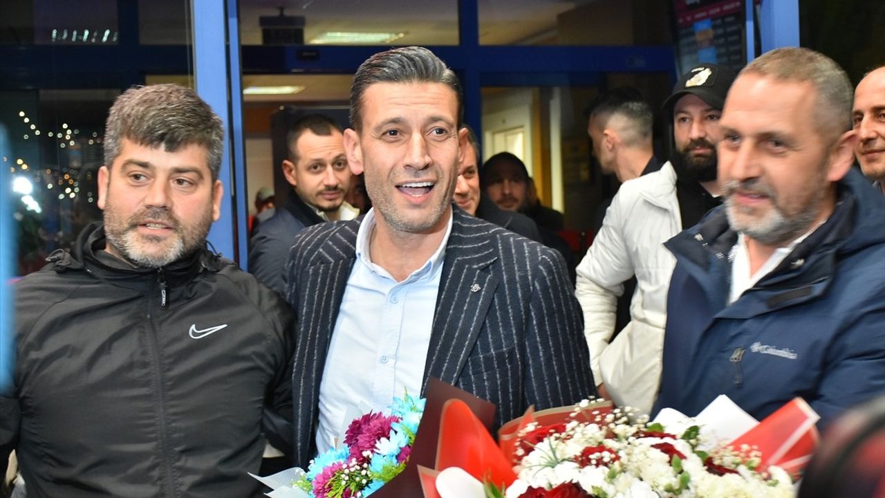 Hekimoğlu Trabzon'da Çiçeklerle Karşılandı: Türk Boksu Kazandı