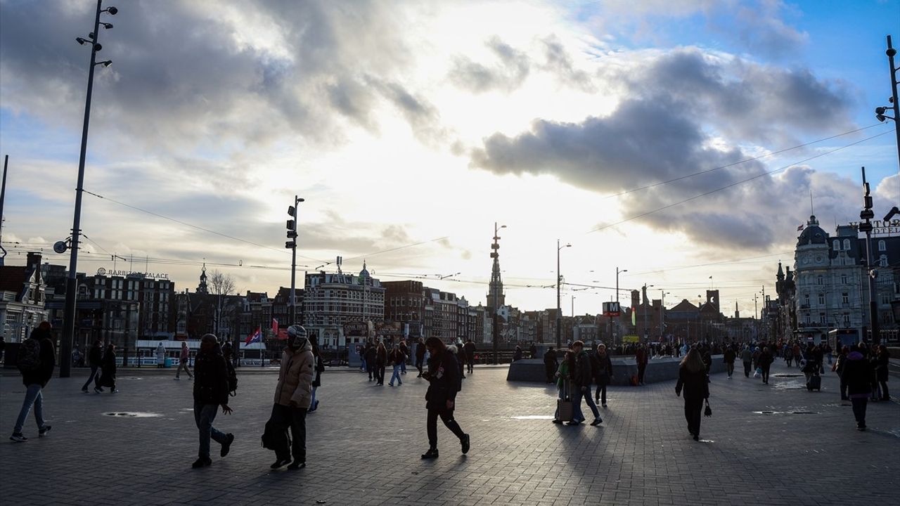 Hollanda'da 11 Günlük Güneşsizlik Sona Erdi