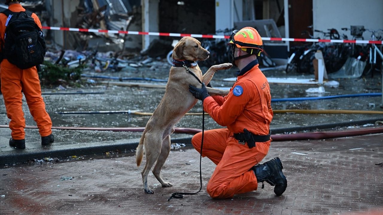 Hollanda'da Patlama: Lahey'de Apartman Kısmen Çöktü