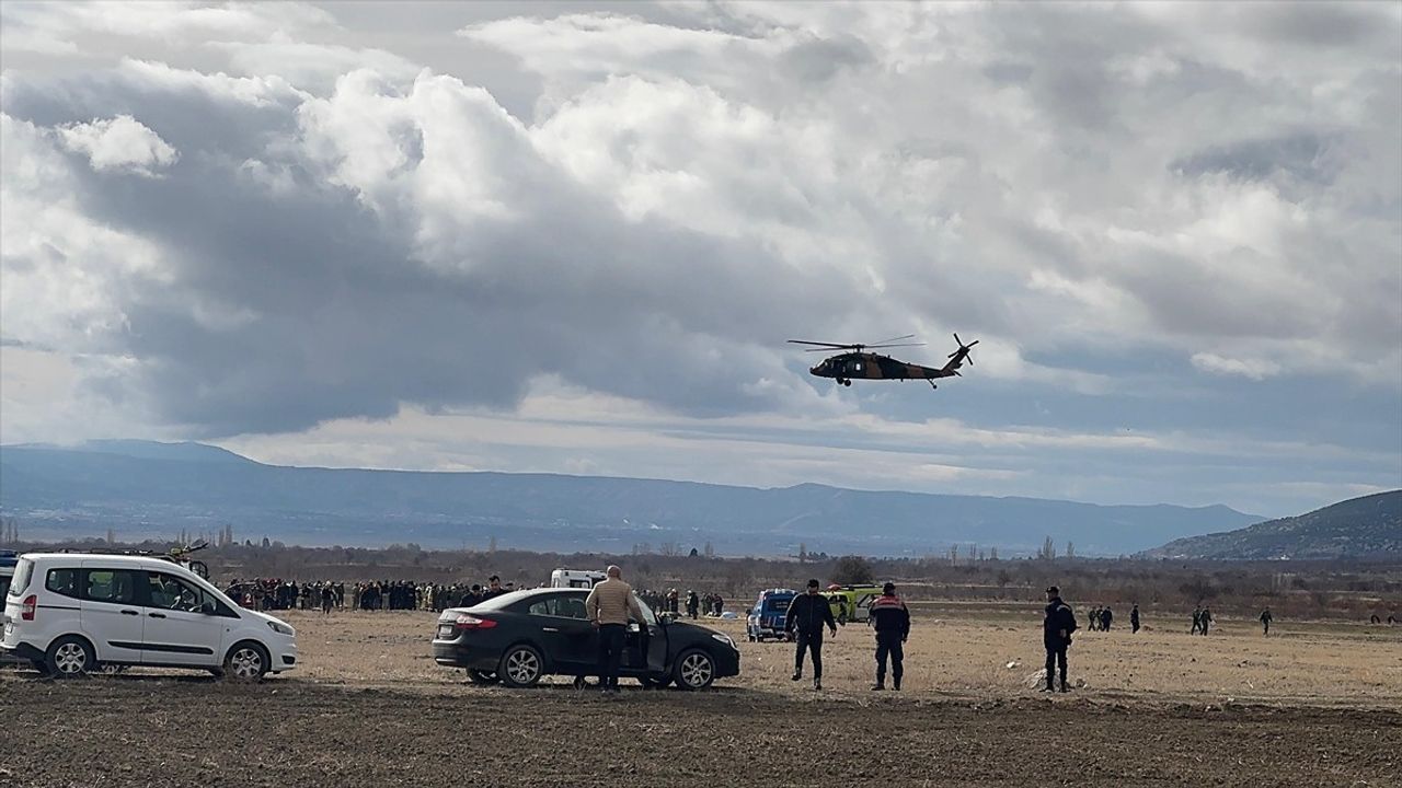 Isparta'da Eğitim Uçuşu Sırasında Helikopter Düştü: 4 Asker Şehit Oldu