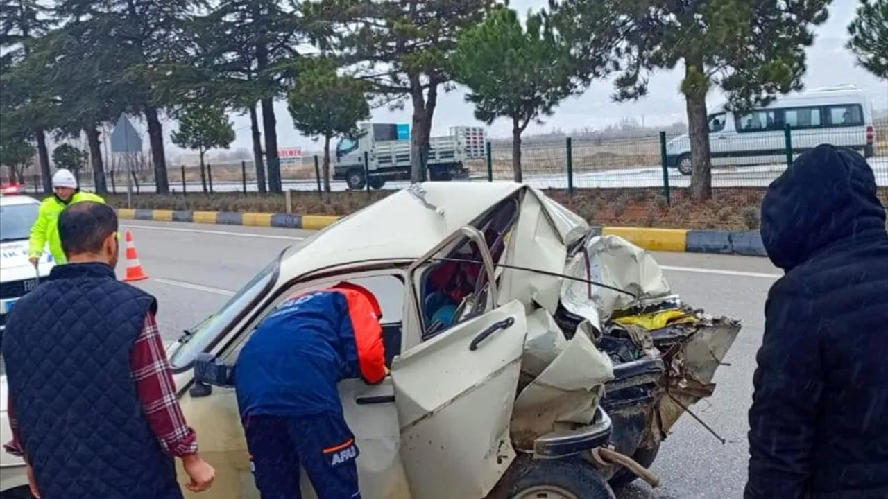 Isparta'daki Feci Trafik Kazasında Bir Kişi Hayatını Kaybetti