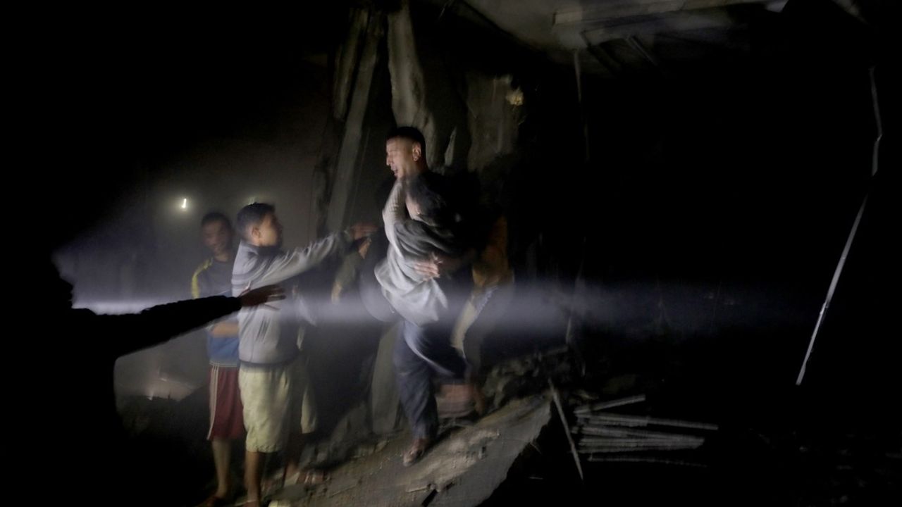 İsrail'in Nusayrat Mülteci Kampına Saldırısı: 21 Filistinli Hayatını Kaybetti