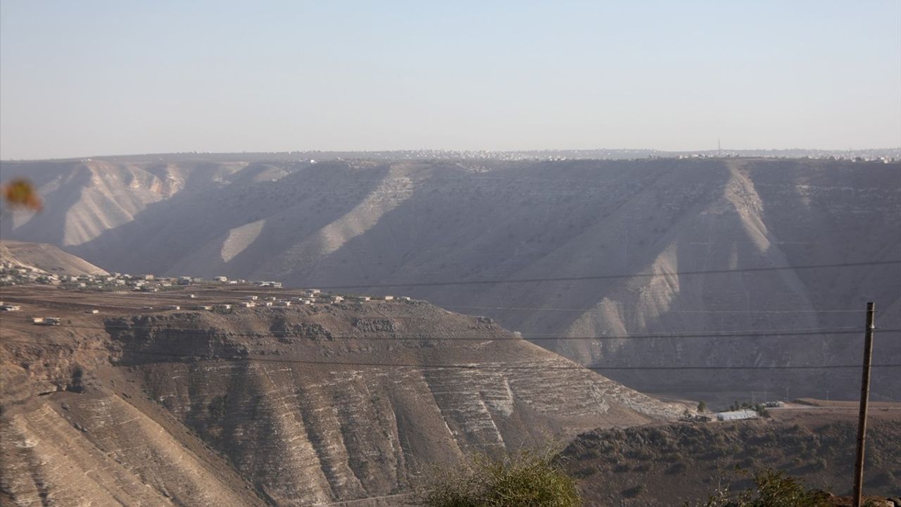 İsrail, Suriye'nin Dera Kentindeki Toprak İşgalini Genişletiyor