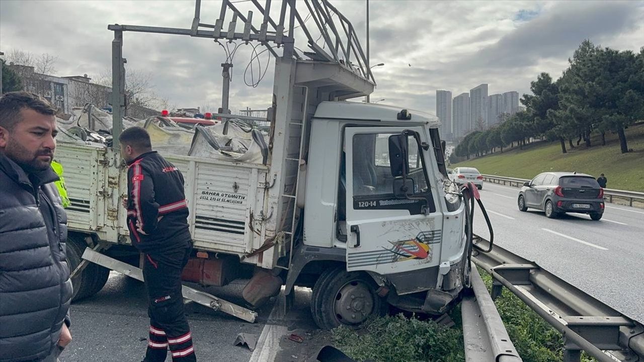 İstanbul Esenyurt'ta Zincirleme Trafik Kazası: 4'ü Çocuk 8 Yaralı