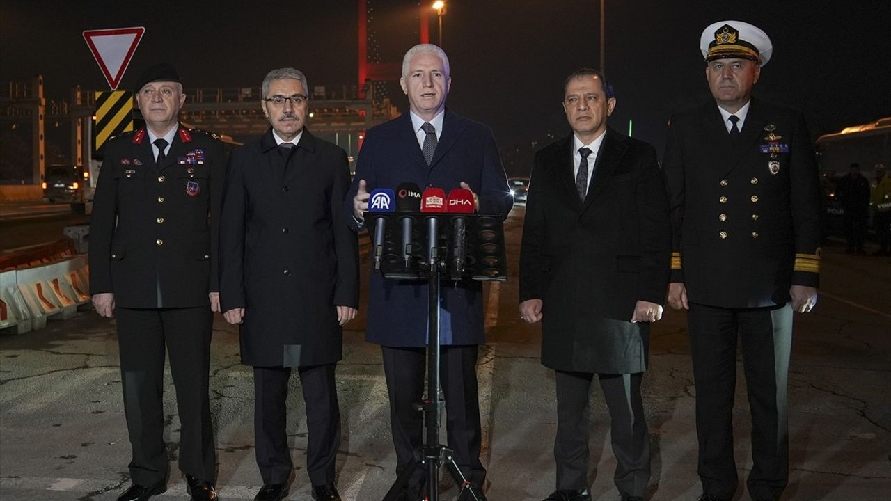 İstanbul Valisi Gül, 15 Temmuz Şehitler Köprüsü'nde Güvenlik Görevlilerini Ziyaret Etti