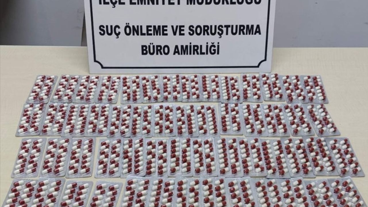 İzmir'de Uyuşturucu Operasyonu: 784 Sentetik Ecza Ele Geçirildi