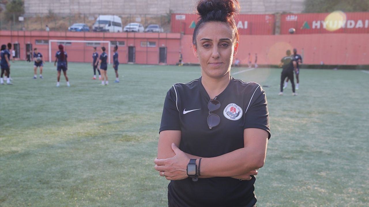 Kadın Futboluyla 'Kızlar Futbol Oynar' Algısını Yıkan Hakkarili Sporcular