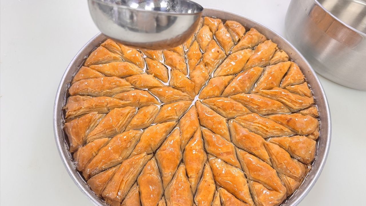 Kadın Ustalar Baklava Yarışmasında Yeteneğini Konuşturdu