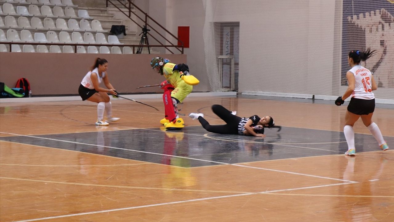 Kadınlar Salon Süper Ligi'nde İlk Etap Maçları Tamamlandı