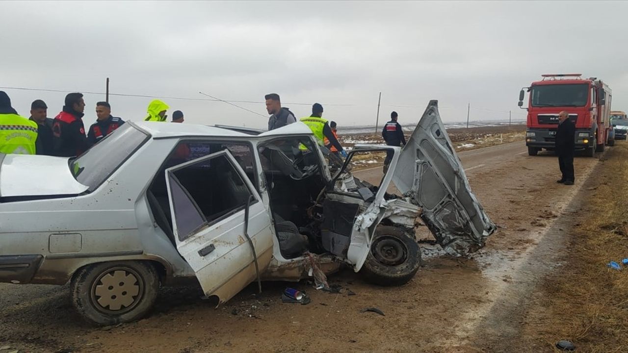 Kahramanmaraş'ta Otomobil ile Hafif Ticari Araç Çarpıştı: 1 Ölü, 3 Yaralı