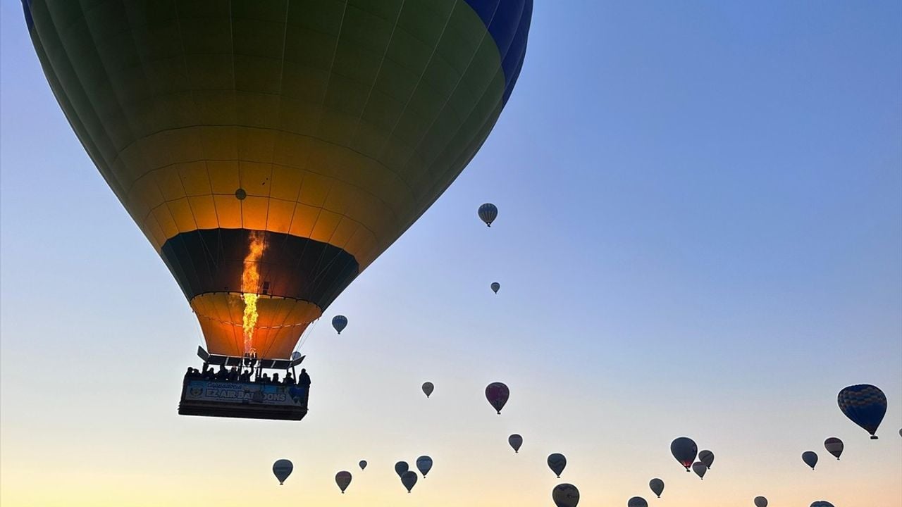 Kapadokya'da Sıcak Hava Balonları Yeniden Gökyüzünde