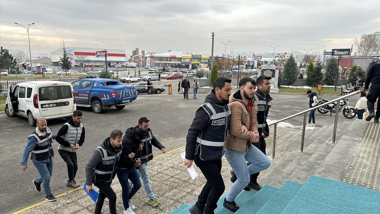 Karaman'da Dolandırıcılık Operasyonu: 3 Kişi Tutuklandı