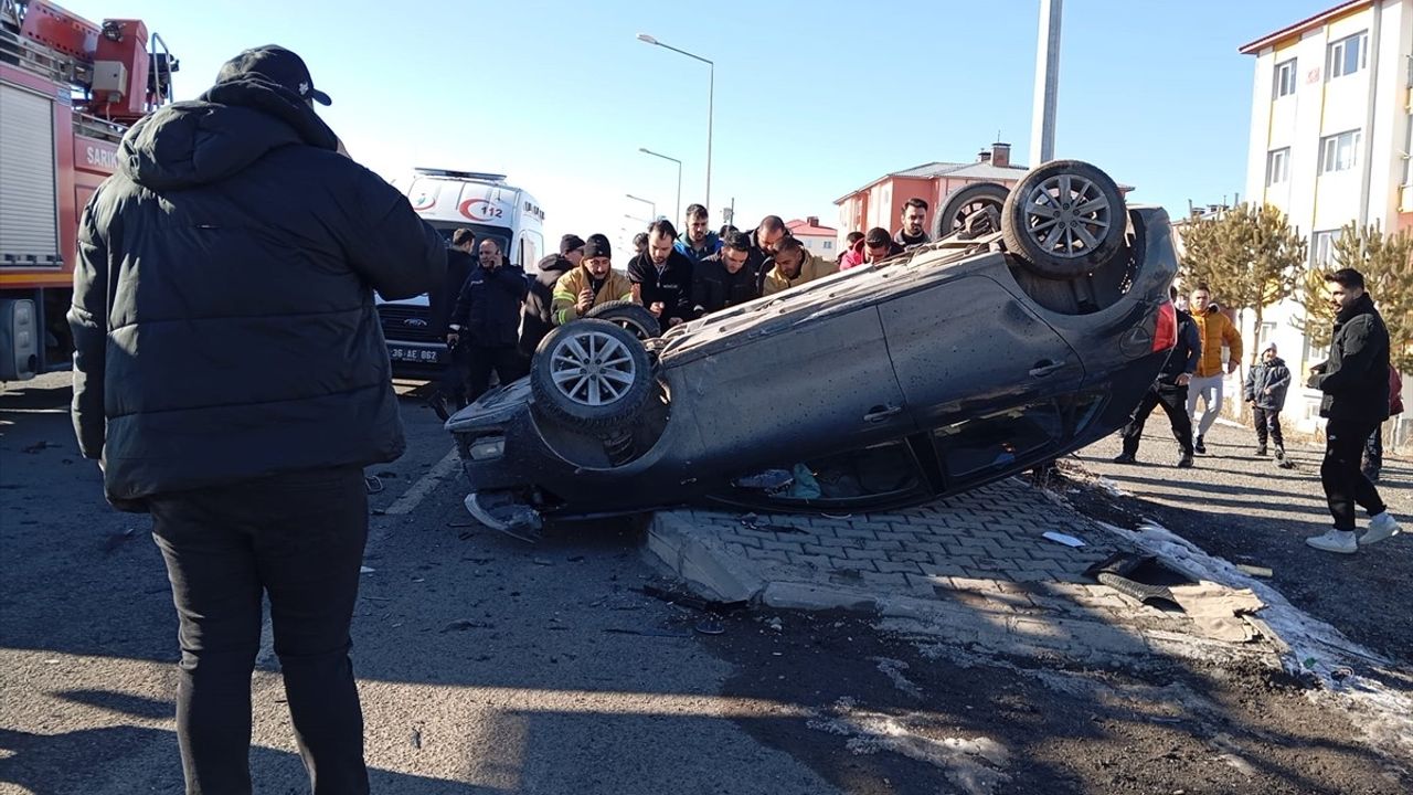 Kars'ta Trafik Kazası: 2 Yaralı