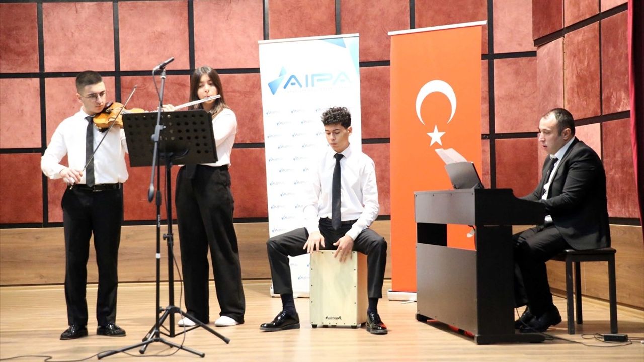 Kastamonu'da ‘Dijitale Yön Verecek Gençlik’ Projesi Başladı