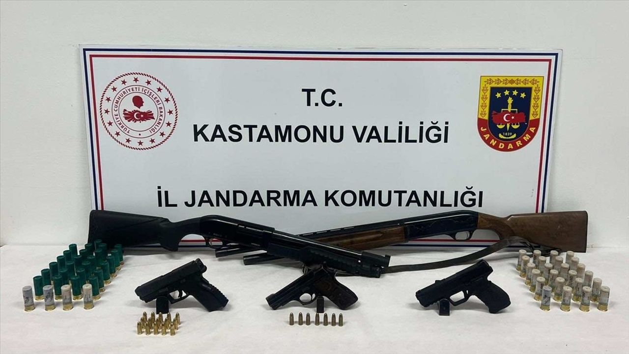 Kastamonu'da Silah Kaçakçılığı Operasyonu: 5 Şüpheli Yakalandı