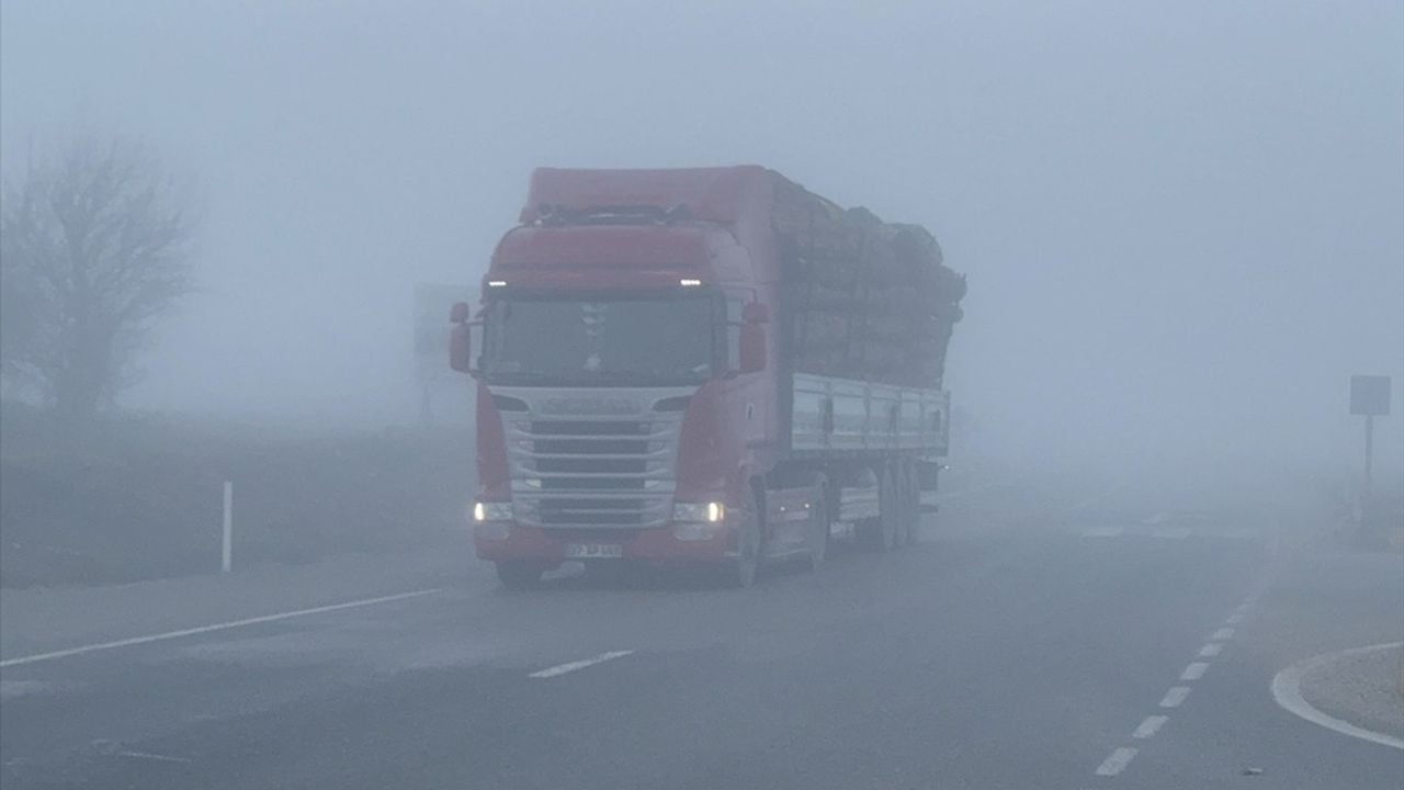 Kastamonu'da Sis Etkisi: Ulaşımda Görüş Mesafesi 100 Metreye Düştü